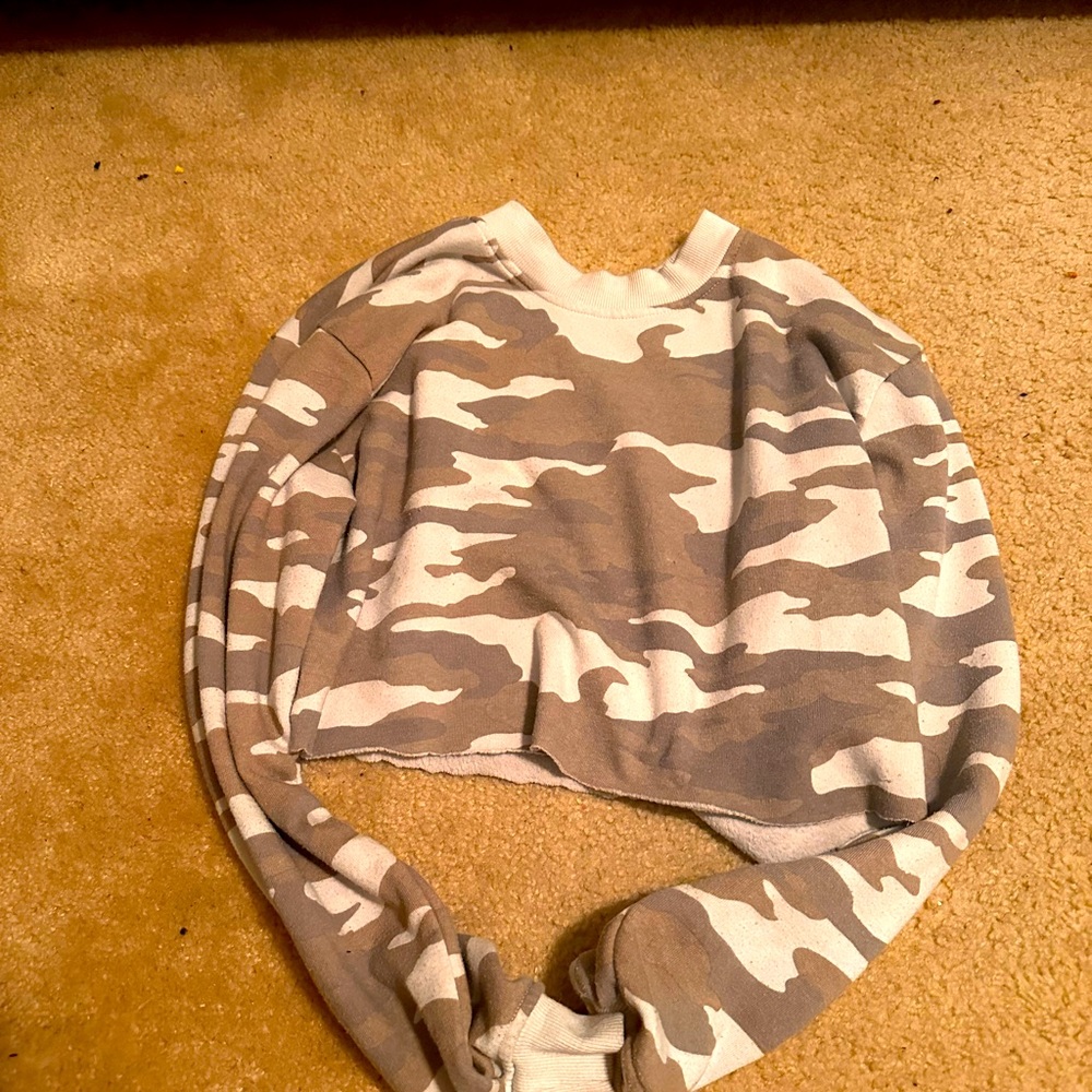 camo crop top